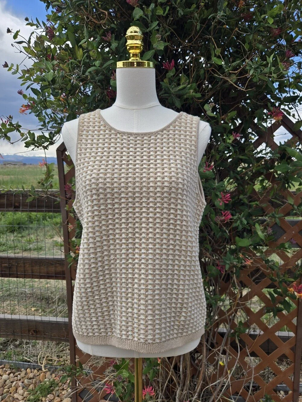 Ann Taylor Women's Sleeveless Textured Knit Sweater Top - Cream & Tan - Size 4